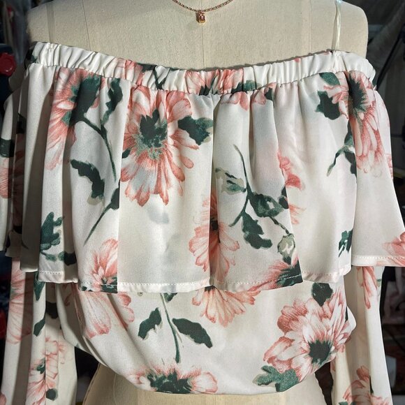 Peach Love California Tops - Peach Love Crop Top Off the Shoulder Floral Size Small - NEW - Last One